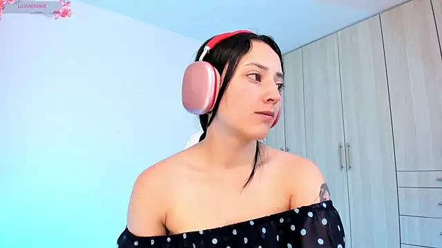 Snapshot of liaqueen610 chatting on 02/12/25, 08:29 liaqueen610 online show from 02/12/25, 08:29