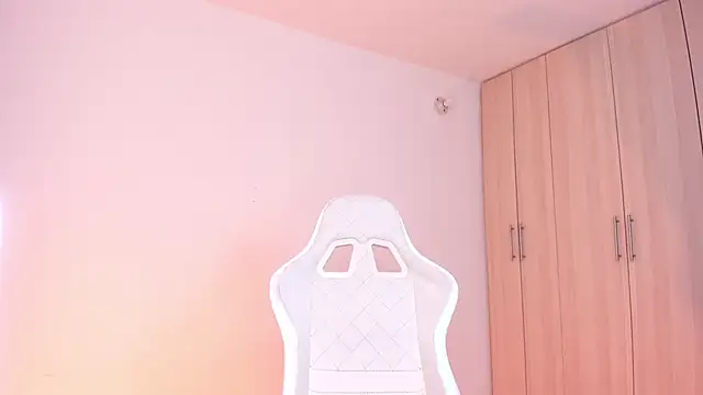 Snapshot of liaqueen610 chatting on 02/13/25, 02:34 liaqueen610 online show from 02/13/25, 02:34