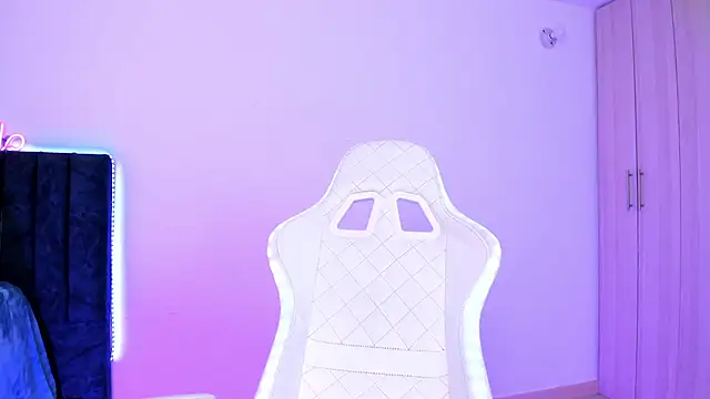 Snapshot of liaqueen610 chatting on 02/26/25, 02:26 liaqueen610 online show from 02/26/25, 02:26