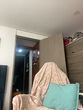 Snapshot of liaqueen610 chatting on 10/13/25, 10:54 liaqueen610 online show from 10/13/25, 10:54