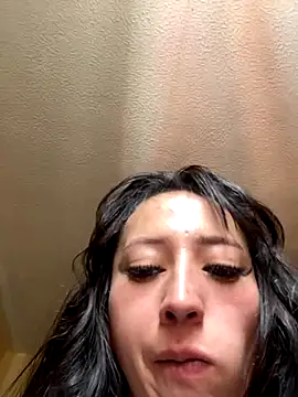 Snapshot of liaqueen610 chatting on 10/28/25, 04:20 liaqueen610 online show from 10/28/25, 04:20