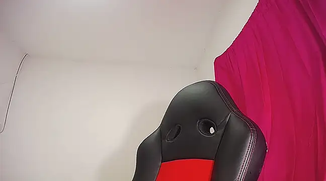 Snapshot of Sashabreck chatting on 02/13/25, 02:56 Sashabreck online show from 02/13/25, 02:56