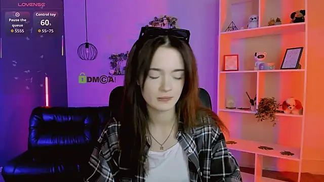 liana kisses online show from 04/17/26, 07:17