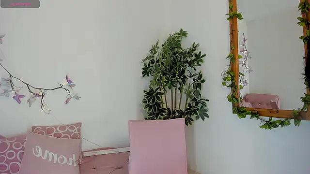 Snapshot of BarbaraKnox_ chatting on 10/26/25, 11:53 BarbaraKnox  online show from 10/26/25, 11:53