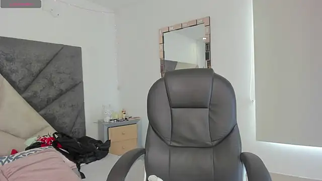 Snapshot of BarbaraKnox_ chatting on 06/09/26, 06:08 BarbaraKnox online show from 06/09/26, 06:08