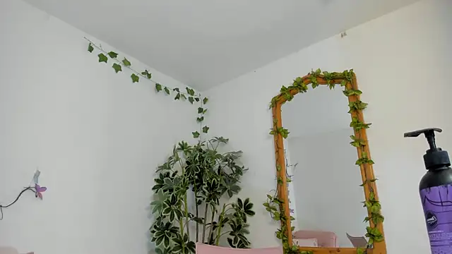 Snapshot of BarbaraKnox_ chatting on 07/03/26, 06:03 BarbaraKnox online show from 07/03/26, 06:03