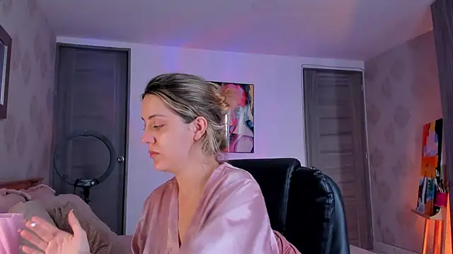 martinaaricci online show from 12/04/24, 03:21