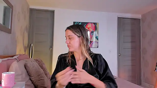 martinaaricci online show from 12/12/24, 02:44