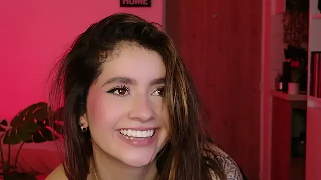 Snapshot of pamela__mar chatting on 11/18/25, 06:40 pamela mar online show from 11/18/25, 06:40