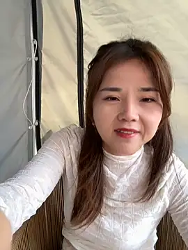 Snapshot of Efangfang chatting on 12/18/24, 02:32 Efangfang online show from 12/18/24, 02:32