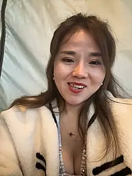 Snapshot of Efangfang chatting on 12/25/24, 10:28 Efangfang online show from 12/25/24, 10:28