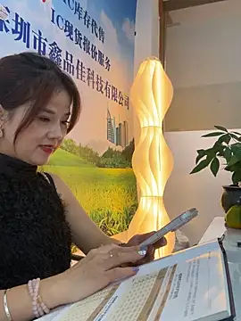 Snapshot of Efangfang chatting on 10/23/25, 08:02 Efangfang online show from 10/23/25, 08:02