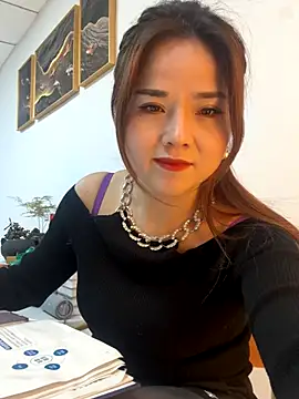 Efangfang online show from 11/25/25, 11:10