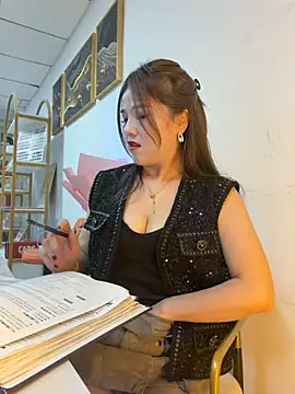 Efangfang online show from 02/04/26, 10:43