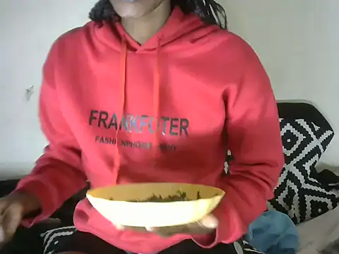 Pretty-emmie online show from 01/17/25, 07:49