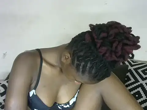 Pretty-emmie online show from 02/19/25, 10:34