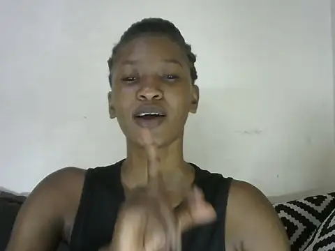 Pretty-emmie online show from 03/23/25, 08:59