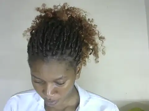 Pretty-emmie online show from 10/12/25, 04:17