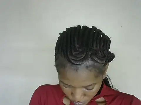 Pretty-emmie online show from 10/22/25, 03:18