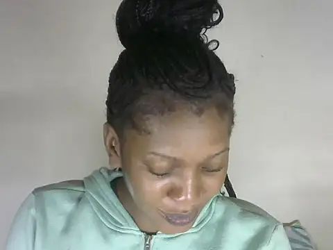 Pretty-emmie online show from 10/26/25, 04:07