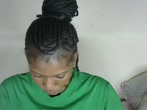 Pretty-emmie online show from 10/28/25, 05:33