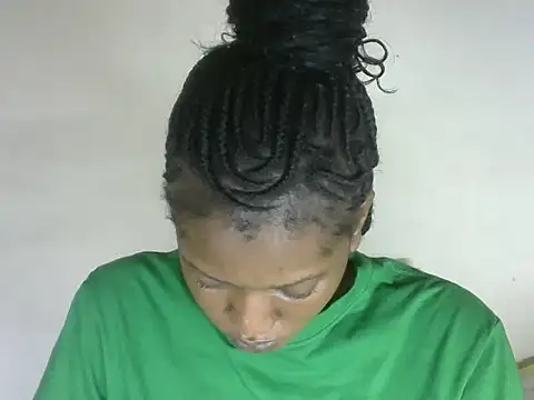 Pretty-emmie online show from 10/31/25, 05:52