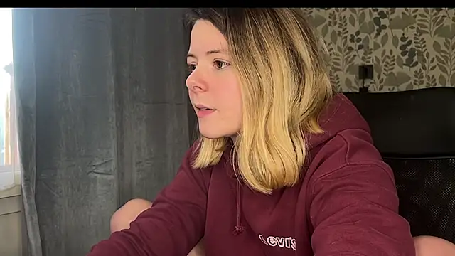Snapshot of Nina_blain chatting on 02/03/25, 12:14 Nina blain online show from 02/03/25, 12:14