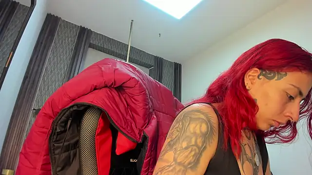 Snapshot of selene_red_ chatting on 06/10/26, 02:45 selene red online show from 06/10/26, 02:45