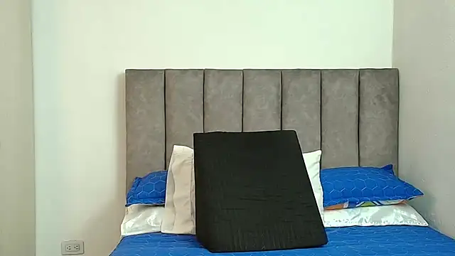 karina lewis  online show from 12/03/25, 04:42