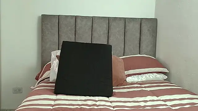 karina lewis  online show from 04/28/26, 05:01