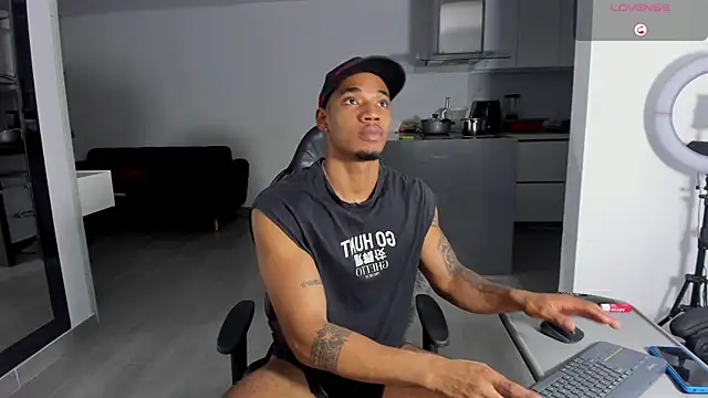 Snapshot of TROYWESLY- chatting on 05/28/26, 11:46 TROYWESLY- online show from 05/28/26, 11:46