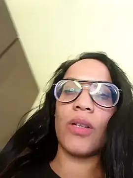 Snapshot of Roussmariehenao chatting on 02/21/25, 01:33 Roussmariehenao online show from 02/21/25, 01:33