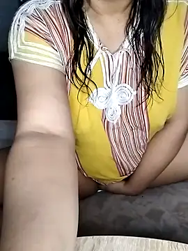 MarochienneAnissa online show from 04/03/26, 07:28