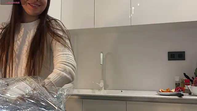 Snapshot of Mika_Miller chatting on 12/21/24, 03:47 Mika Miller online show from 12/21/24, 03:47