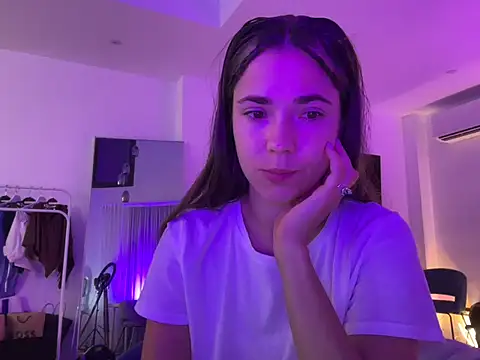 Snapshot of Mika_Miller chatting on 09/18/25, 05:42 Mika Miller online show from 09/18/25, 05:42