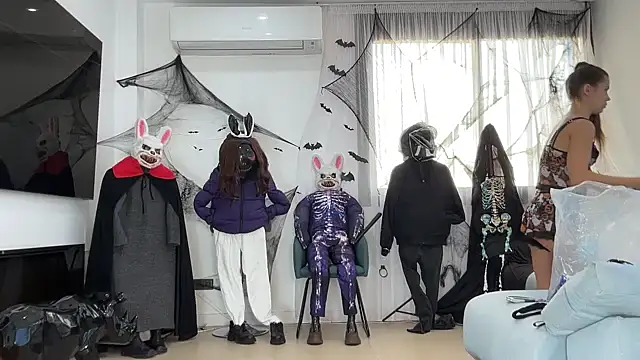 Snapshot of Mika_Miller chatting on 10/31/25, 04:30 Mika Miller online show from 10/31/25, 04:30