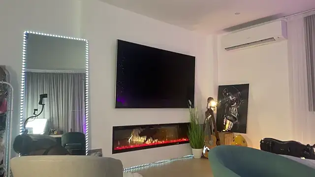 Snapshot of Mika_Miller chatting on 11/11/25, 12:21 Mika Miller online show from 11/11/25, 12:21