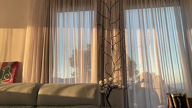 Snapshot of Mika_Miller chatting on 11/18/25, 04:00 Mika Miller online show from 11/18/25, 04:00