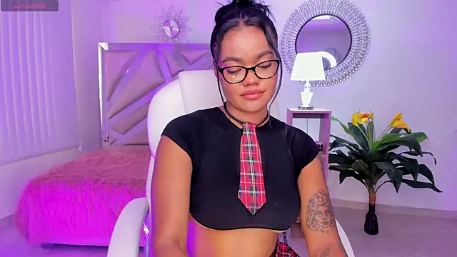 Snapshot of madisson_davon chatting on 12/22/24, 04:59 madisson davon online show from 12/22/24, 04:59