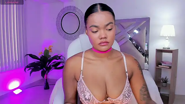 Snapshot of madisson_davon chatting on 01/07/25, 01:35 madisson davon online show from 01/07/25, 01:35