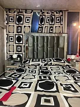 Snapshot of Lya-Kasandra chatting on 03/09/25, 02:07 Lya-Kasandra online show from 03/09/25, 02:07