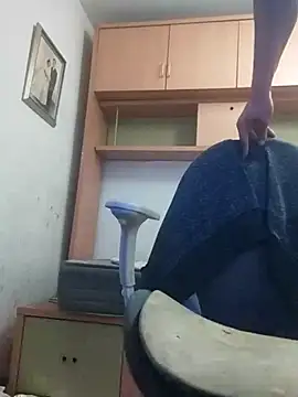 skrigul12 online show from 11/15/25, 04:47