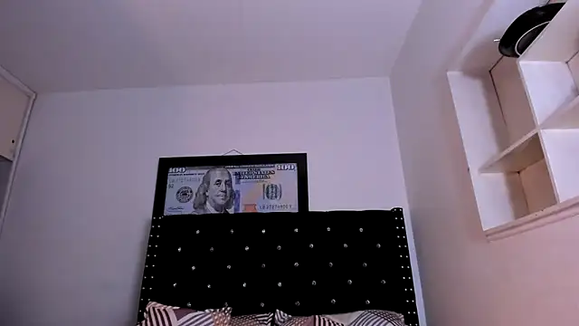 valerie luxe  online show from 04/21/26, 01:42