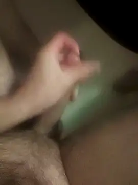 Snapshot of hungandnerdy420 chatting on 09/19/25, 05:42 hungandnerdy420 online show from 09/19/25, 05:42