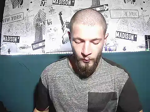 Snapshot of jimmyy_ chatting on 10/19/25, 09:04 jimmyy  online show from 10/19/25, 09:04