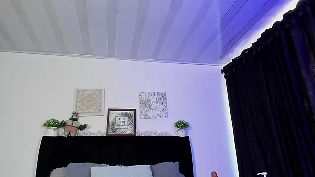 aihnoa split online show from 03/10/25, 03:41