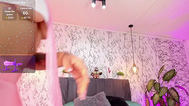 aihnoa split online show from 10/04/25, 01:09