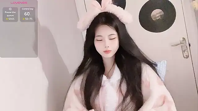 Qedgjwyz1 online show from 02/03/25, 12:47