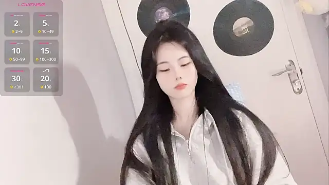 Qedgjwyz1 online show from 02/06/25, 04:42