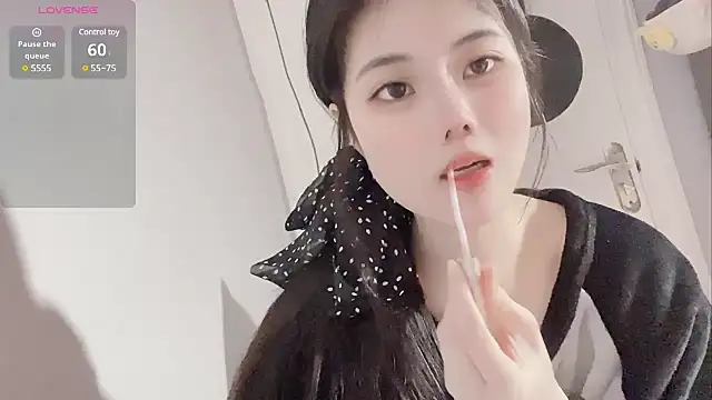 Qedgjwyz1 online show from 02/16/25, 02:10